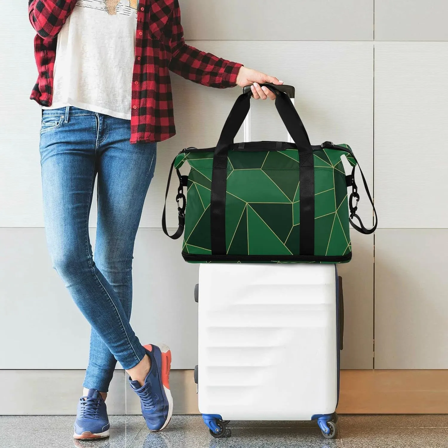Abstract Seamless Emerald Geometric Green Crystal Polygonal Texture Gym Duffel Bag, Polyester Travel Weekender Luggage Handbag with Waterproof Pocket for Wet Items, Unisex Foldable Tote for Sports
