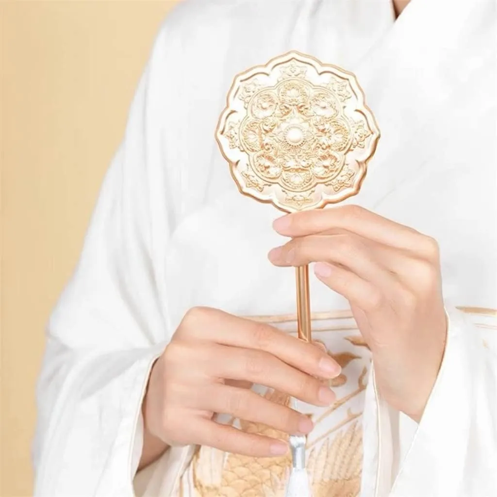 Ancient Style Hanfu Baolian Hand-held Makeup Mirror Makeup Mirror Hand-held Retro National Style Handle Portable Mirror (D 17.7 * 8.9 * 0.72cm)