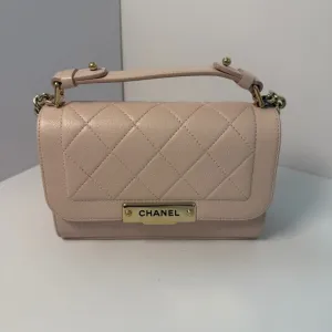 Chanel Preloved Flap Bag with Handle in Beige Leather ‑ Top Handle Bag