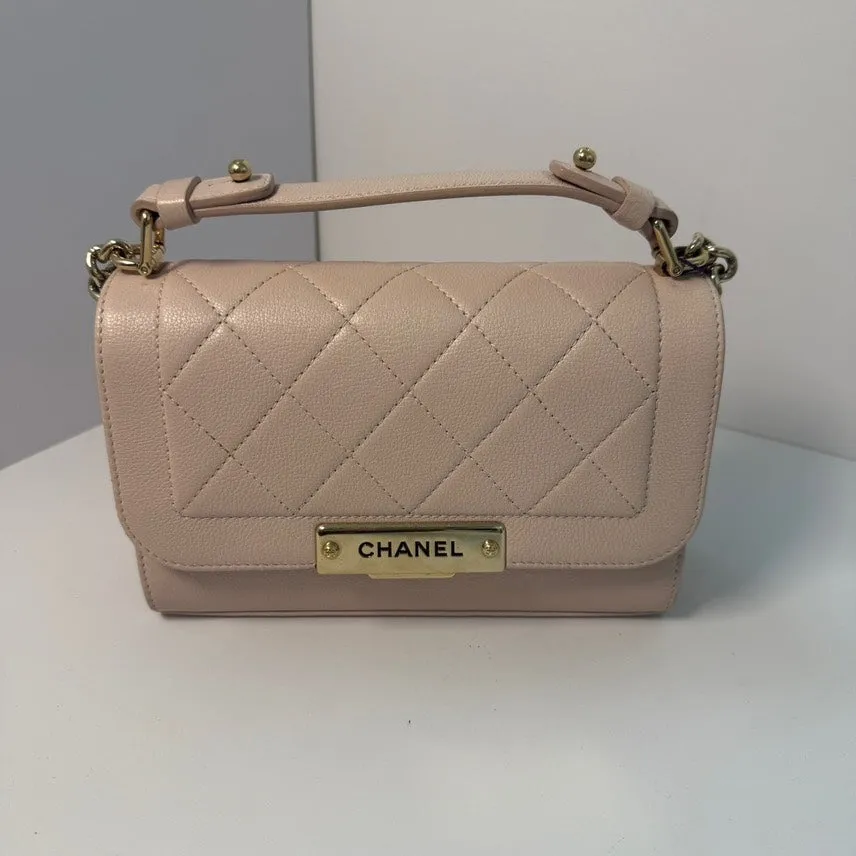 Chanel Preloved Flap Bag with Handle in Beige Leather ‑ Top Handle Bag