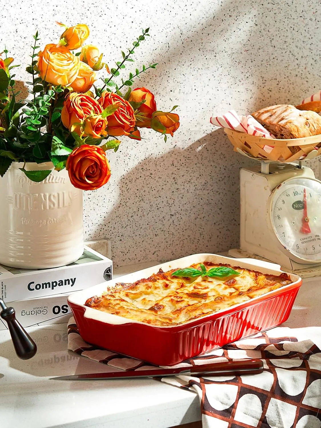 DOWAN 9x13-inch Deep Casserole Baking Dish for Lasagna, 135 oz Ceramic Pan with Handles, Oven Safe for Baking and Home Decor, Red