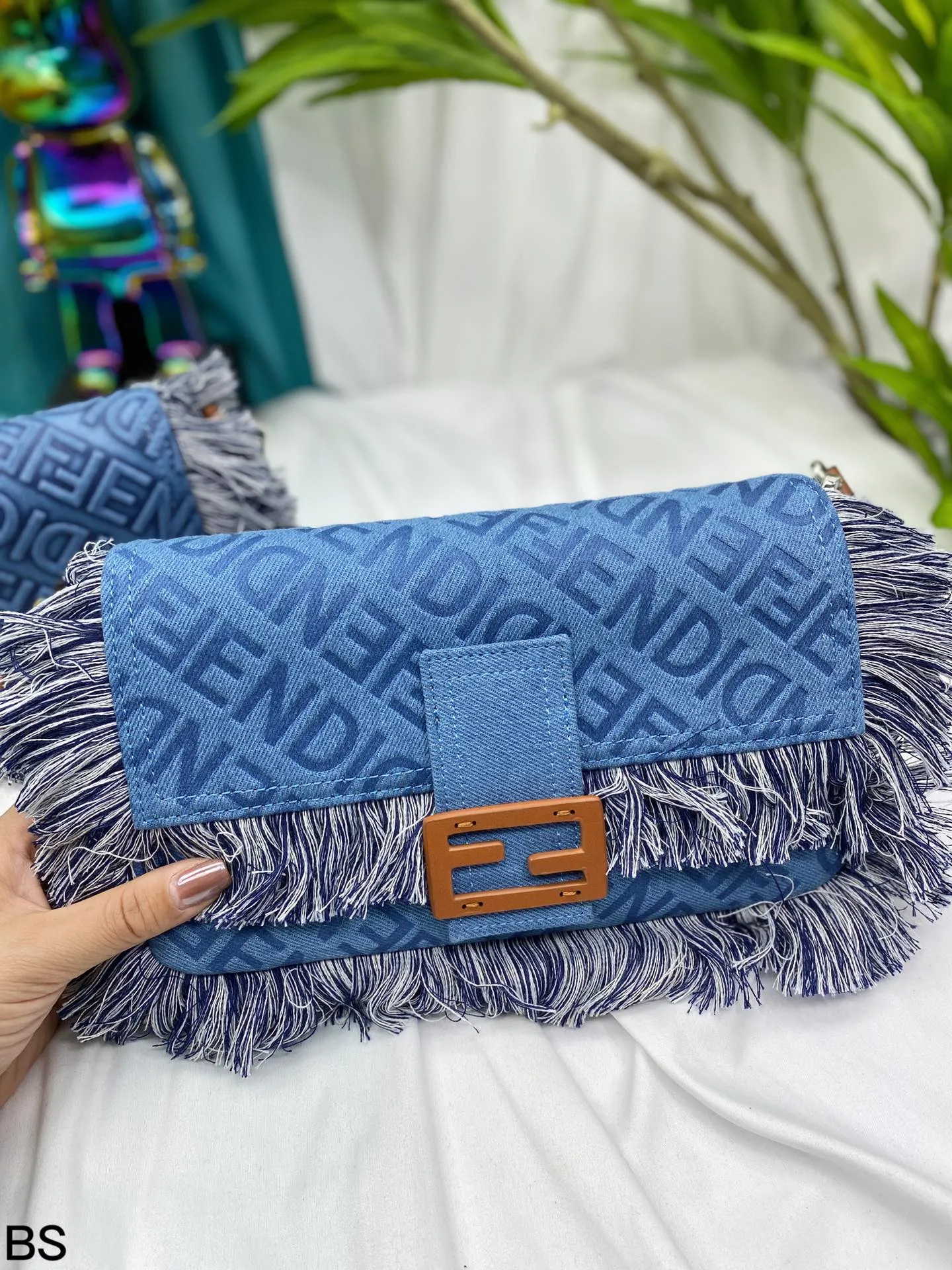 Fendi Baguette with fringe relief Shoulder straps with tassels shoulder bags crossbody bag