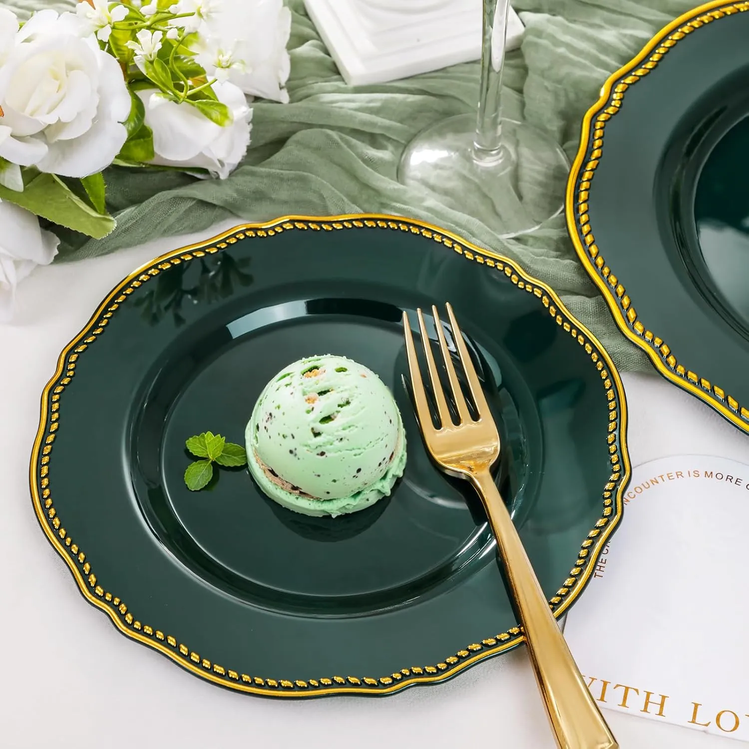 Hioasis 60pcs Green Plastic Plates - Emerald and Gold Disposable Plates, 7.5 inch Plastic Dessert Plates, Perfect for Wedding & Party & Holiday