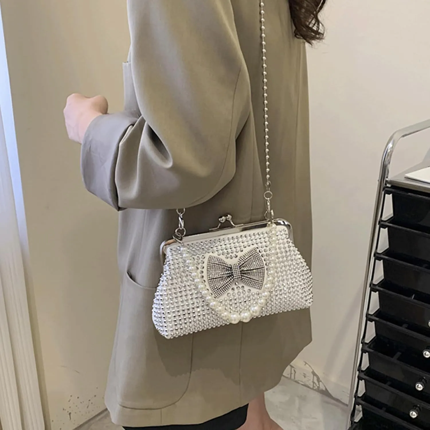 Kiss Lock Purse and Handbag for Women Rhinestone Crossbody Bag Bow Pearl Chain Handbags Kiss Clasp Tote Shoulder Bags