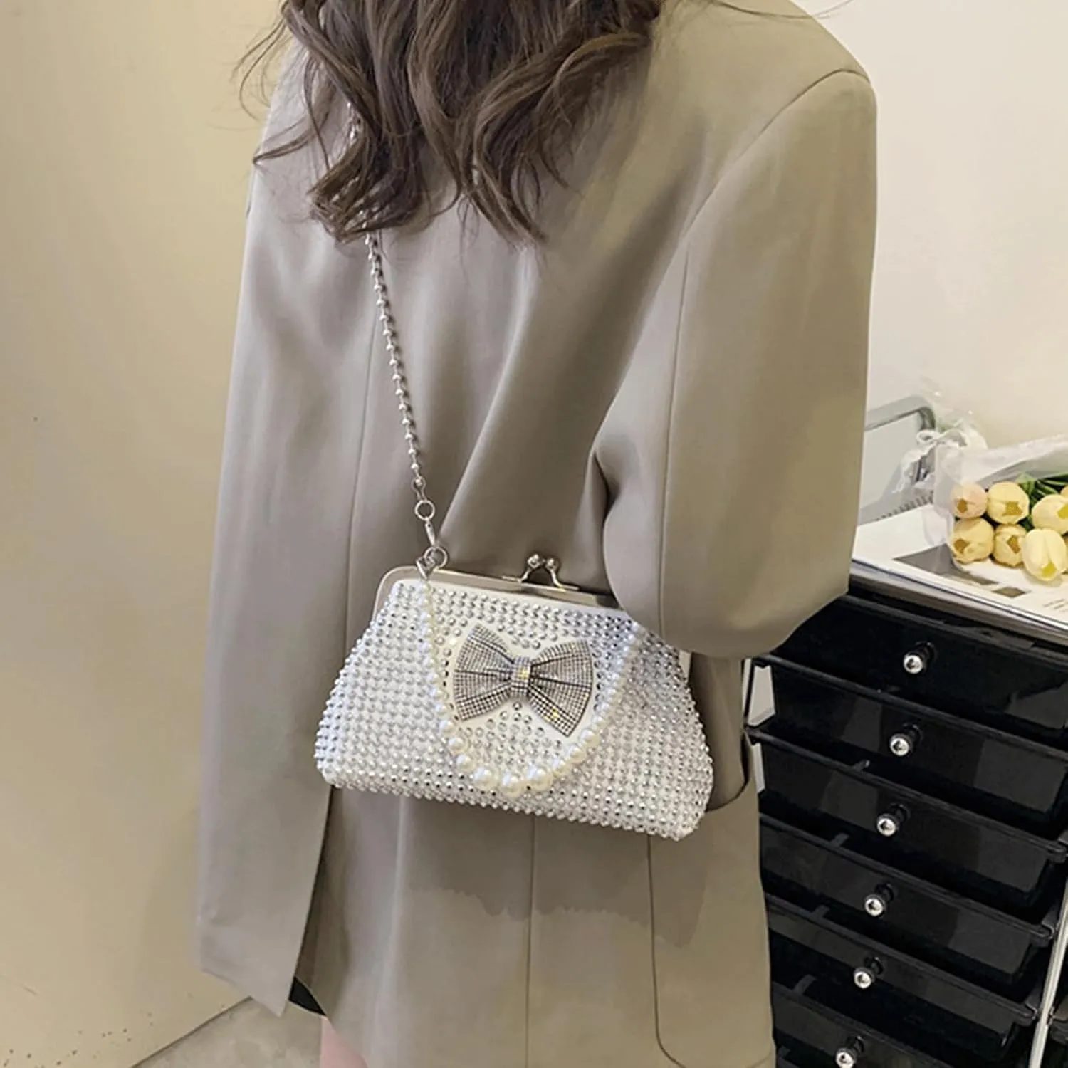 Kiss Lock Purse and Handbag for Women Rhinestone Crossbody Bag Bow Pearl Chain Handbags Kiss Clasp Tote Shoulder Bags