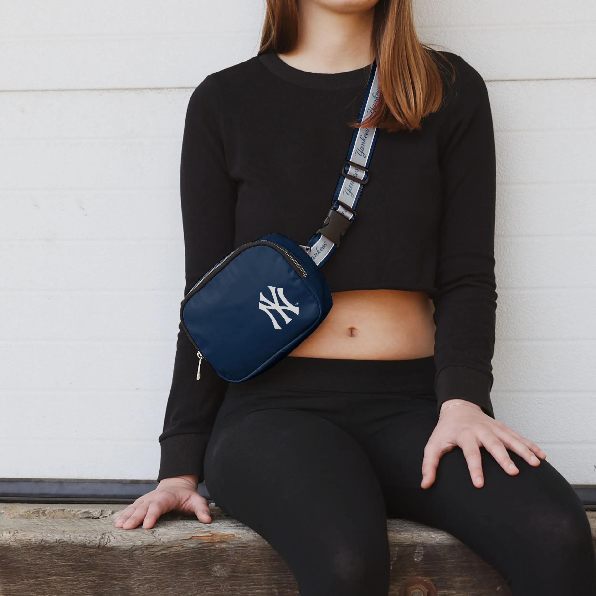 New York Yankees Team Wordmark Crossbody Belt Bag