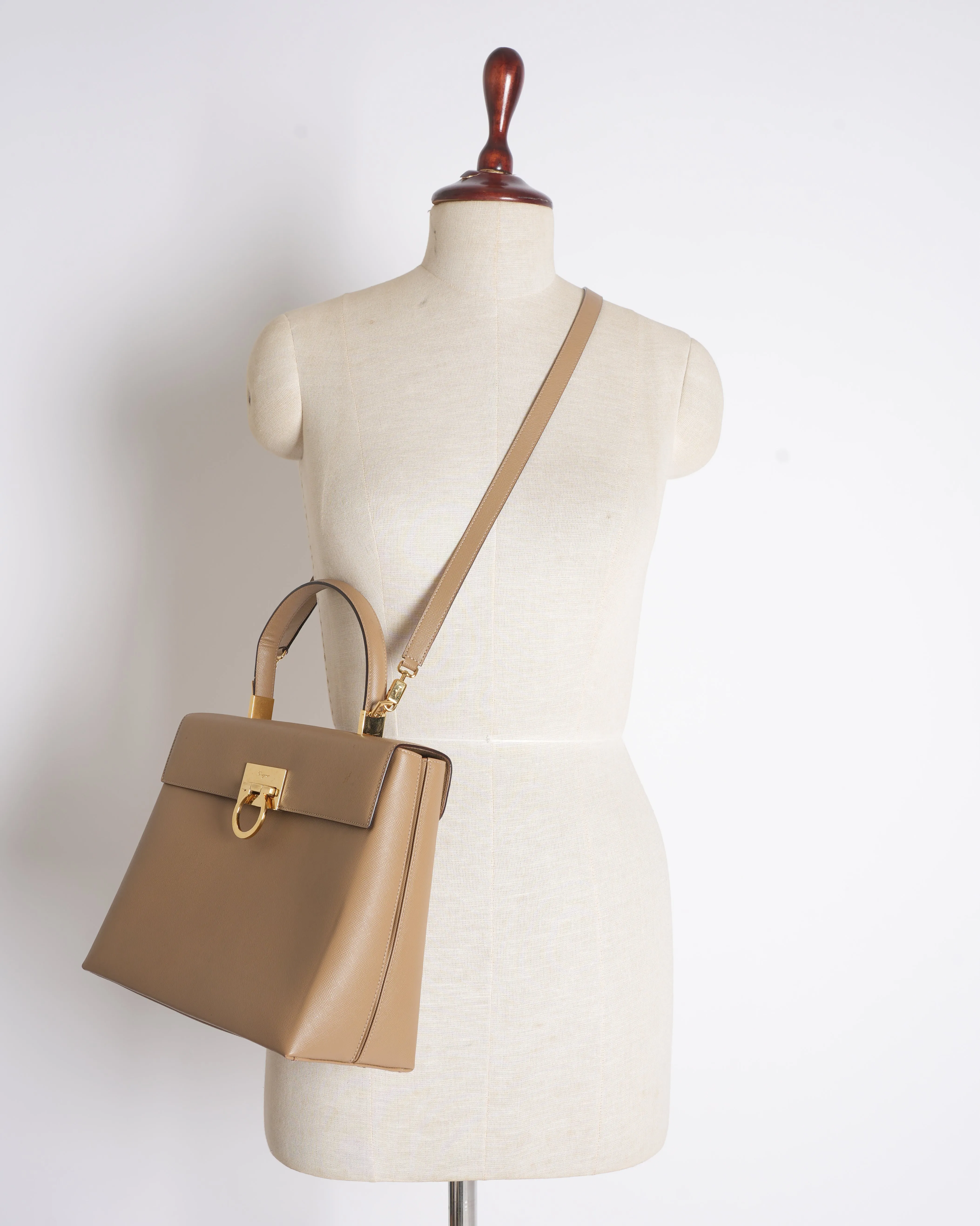 Salvatore Ferragamo nude omega logo handbag