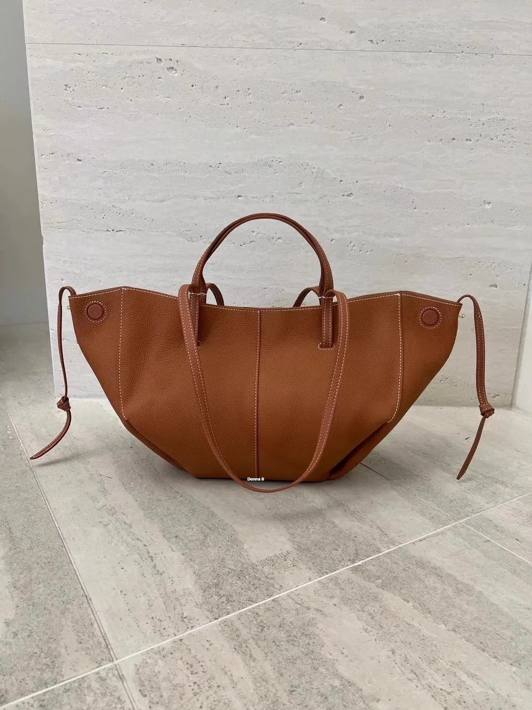 Shopper “Dolce Vita” – Italian Chic and Thoughtful Functionality