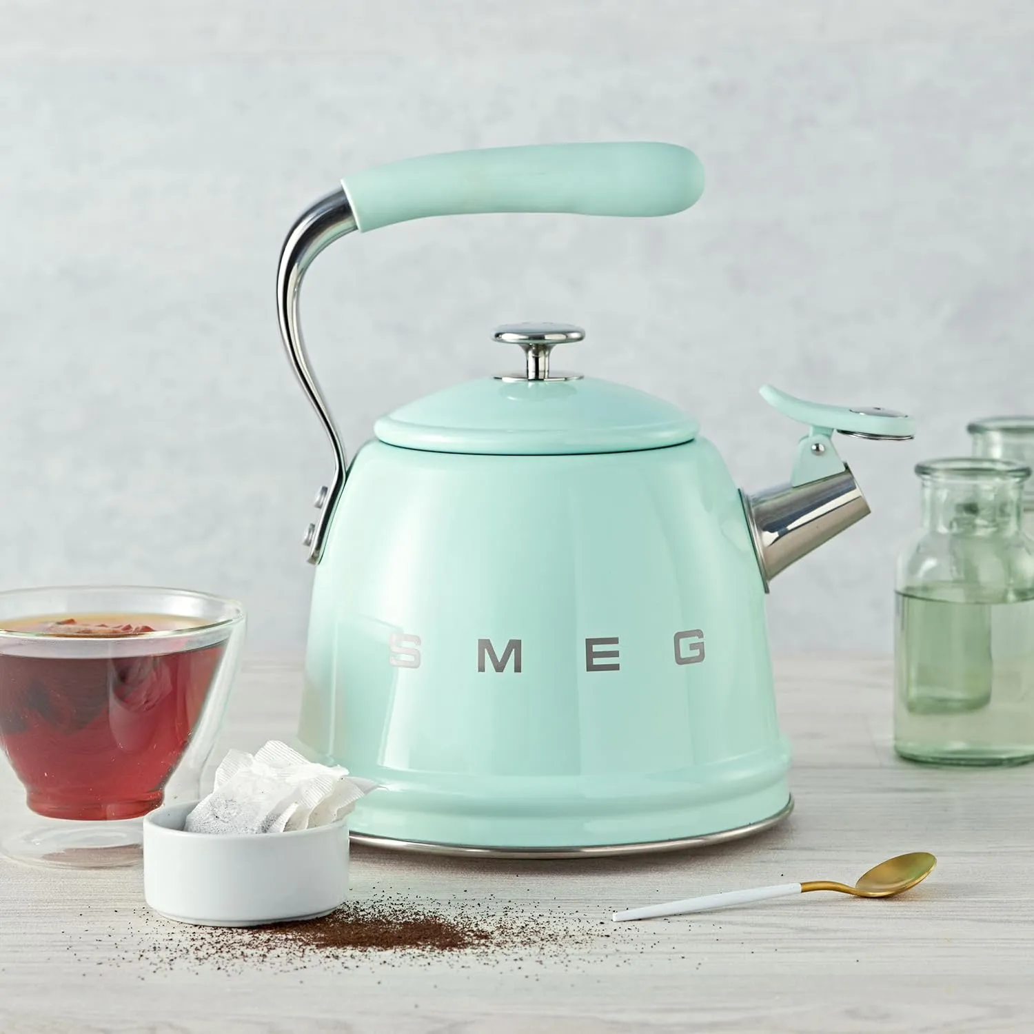 SMEG Retro Stovetop Whistling Kettle – 2.4Q (Pastel Green)