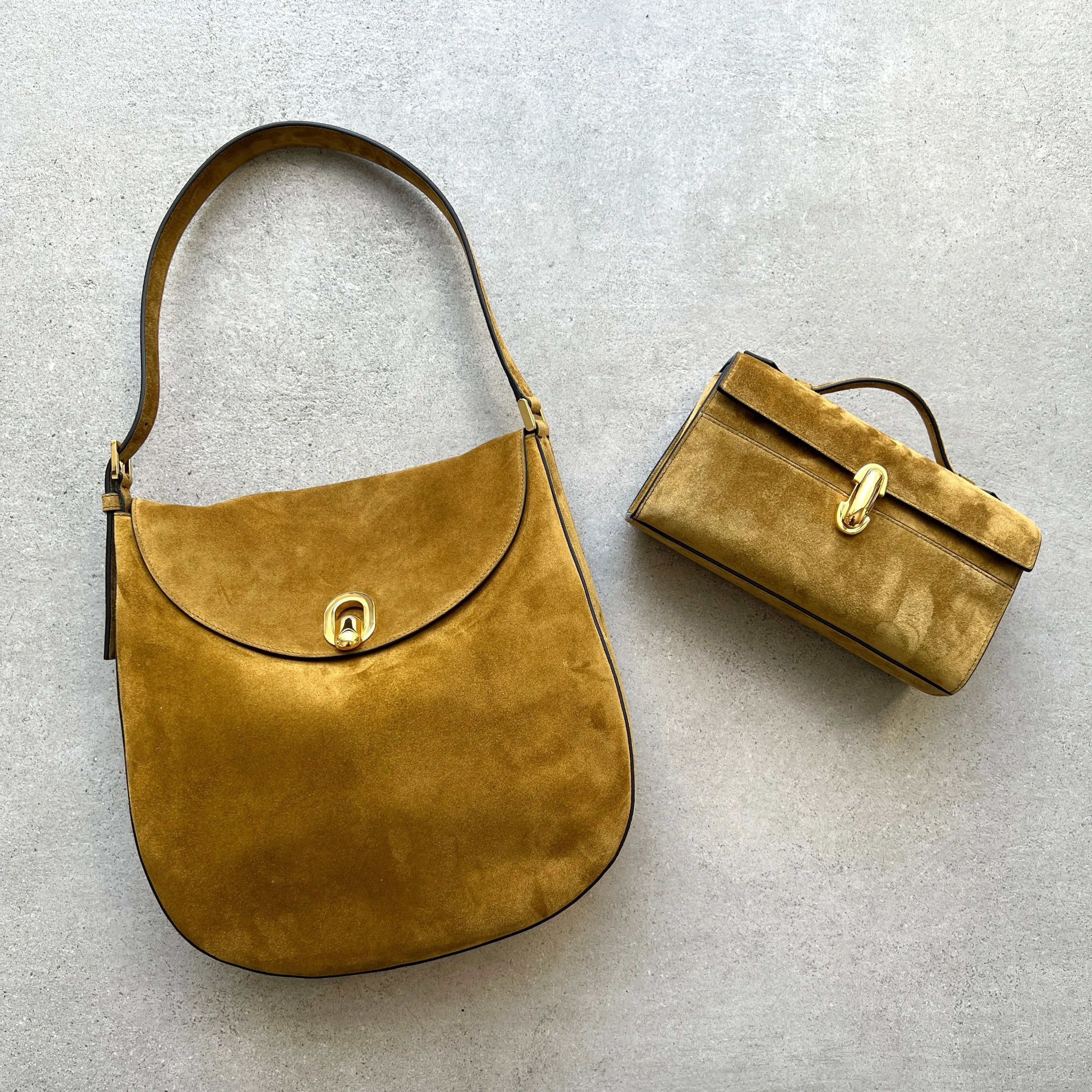 Symmetry Pouchette Suede, Sepia (G)