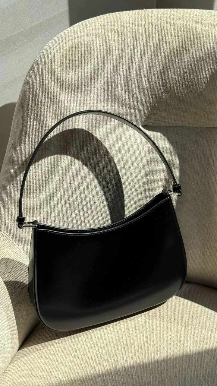 The Elegance CThe Elegance Curve — Refined Leather Bag for Timeless Styleurve — Refined Leather Bag for Timeless Style