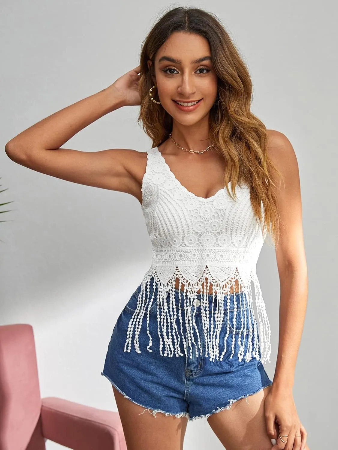 Verdusa 70s Outfits for Women Guipure Fringe V Neck Sleevelss Crop Tank Tops