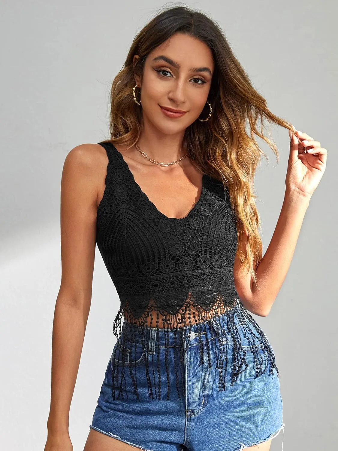 Verdusa 70s Outfits for Women Guipure Fringe V Neck Sleevelss Crop Tank Tops